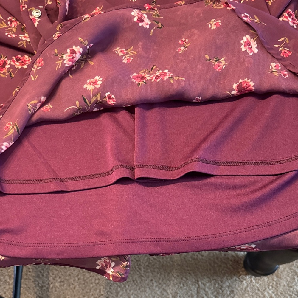 Papermoon Plum Floral V-Neck Blouse - Picture 4 of 4